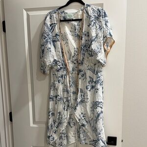True Destinations Floral Blue and White Women's kimono wrap sz s